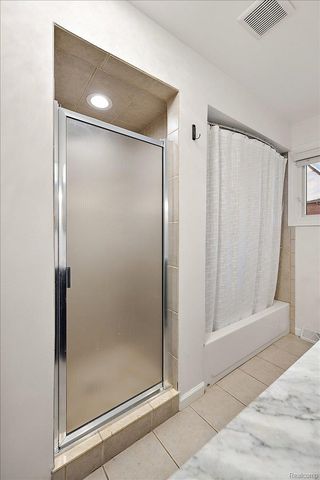 3267 Greentree Road, Bloomfield Charter Township, MI 48304