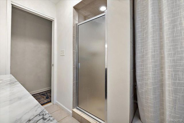 3267 Greentree Road, Bloomfield Charter Township, MI 48304