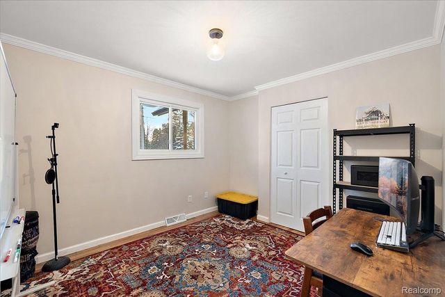 3267 Greentree Road, Bloomfield Charter Township, MI 48304