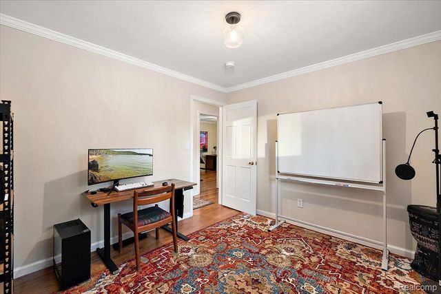 3267 Greentree Road, Bloomfield Charter Township, MI 48304