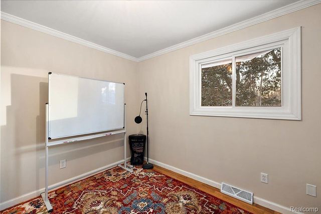 3267 Greentree Road, Bloomfield Charter Township, MI 48304