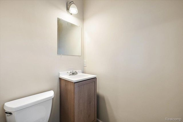 3267 Greentree Road, Bloomfield Charter Township, MI 48304