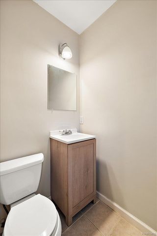 3267 Greentree Road, Bloomfield Charter Township, MI 48304