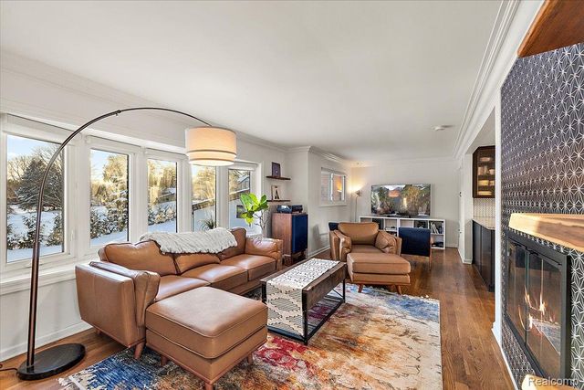 3267 Greentree Road, Bloomfield Charter Township, MI 48304