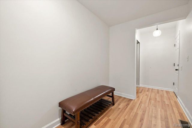 3267 Greentree Road, Bloomfield Charter Township, MI 48304