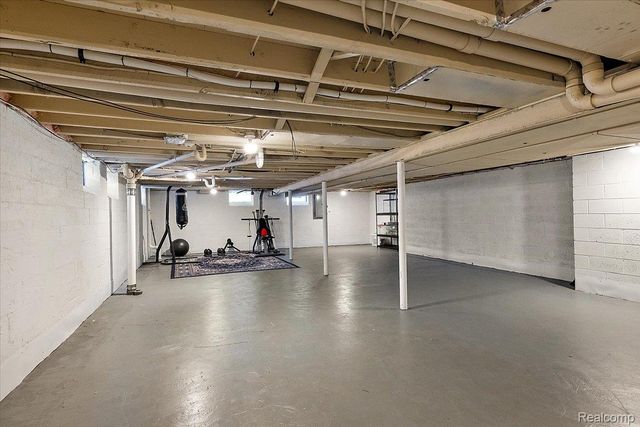 3267 Greentree Road, Bloomfield Charter Township, MI 48304