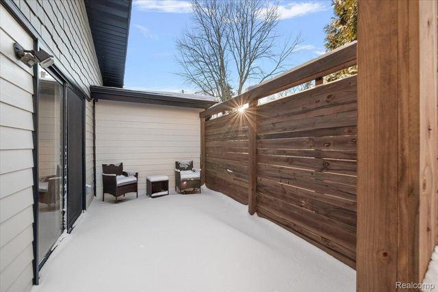 3267 Greentree Road, Bloomfield Charter Township, MI 48304