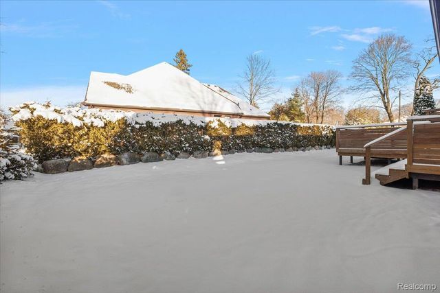 3267 Greentree Road, Bloomfield Charter Township, MI 48304