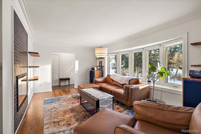 3267 Greentree Road, Bloomfield Charter Township, MI 48304