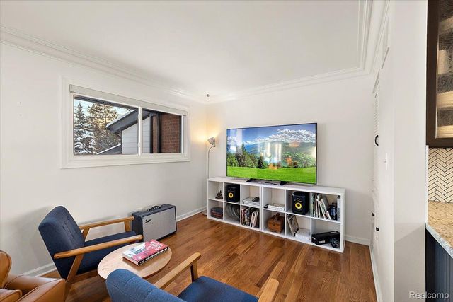 3267 Greentree Road, Bloomfield Charter Township, MI 48304