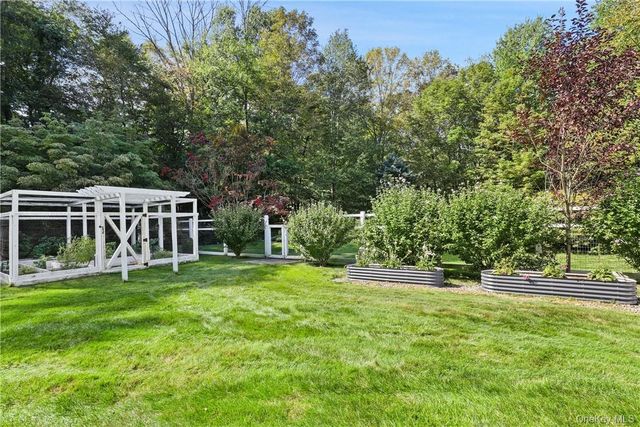 16 Old Logging Road, Pound Ridge, NY 10576