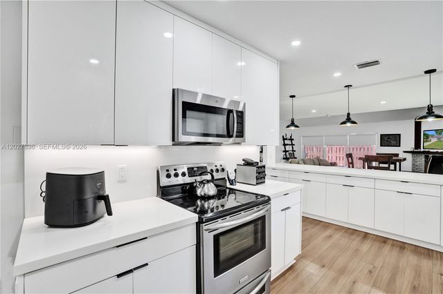 8946 SW 150th Ct Cir E, Miami, FL 33196