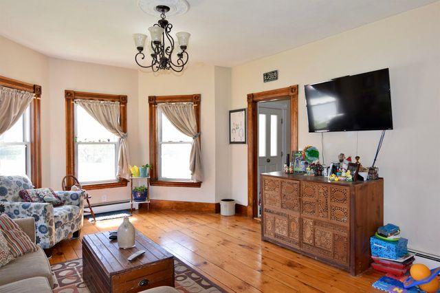33 Court Street, Newport, NH 03773