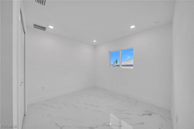 424 Alabama RD S, Lehigh Acres, FL 33936