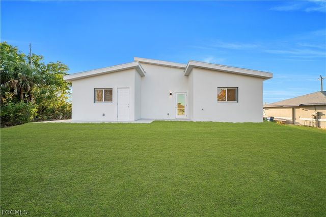 424 Alabama RD S, Lehigh Acres, FL 33936