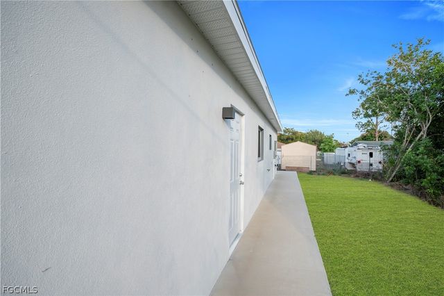 424 Alabama RD S, Lehigh Acres, FL 33936