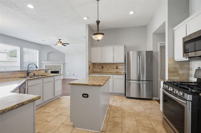 3206 Ivory Pointe Drive, League City, TX 77573