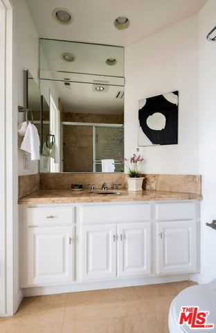 750 S Bundy Drive 302, Los Angeles, CA 90049