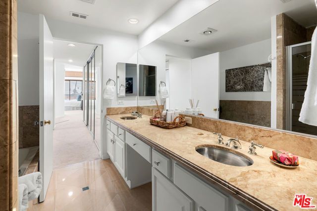 750 S Bundy Drive 302, Los Angeles, CA 90049