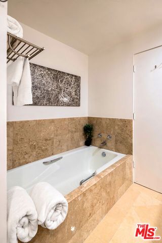 750 S Bundy Drive 302, Los Angeles, CA 90049