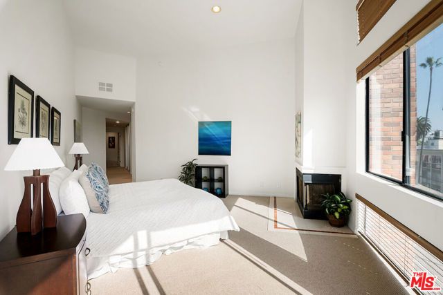 750 S Bundy Drive 302, Los Angeles, CA 90049