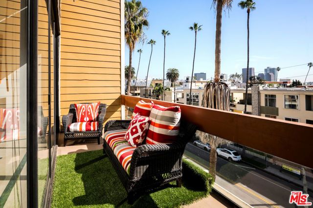 750 S Bundy Drive 302, Los Angeles, CA 90049