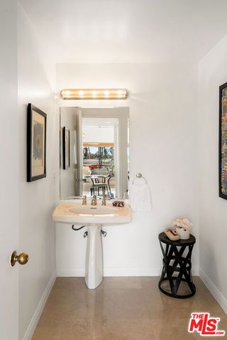 750 S Bundy Drive 302, Los Angeles, CA 90049