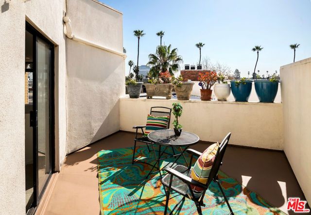 750 S Bundy Drive 302, Los Angeles, CA 90049