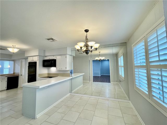 2005 Bay Ave., Rockport, TX 78382