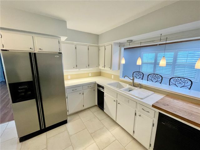 2005 Bay Ave., Rockport, TX 78382