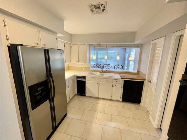 2005 Bay Ave., Rockport, TX 78382