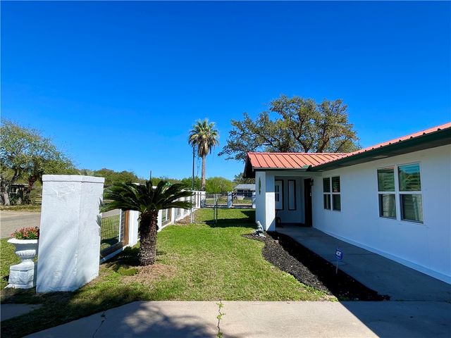 2005 Bay Ave., Rockport, TX 78382