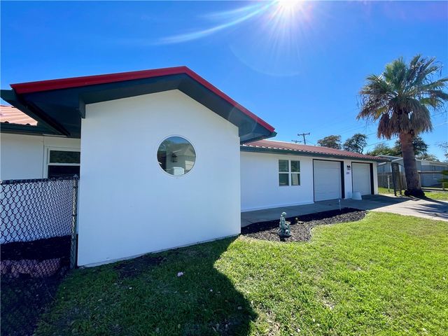 2005 Bay Ave., Rockport, TX 78382