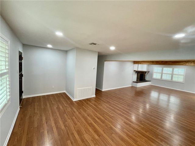 2005 Bay Ave., Rockport, TX 78382