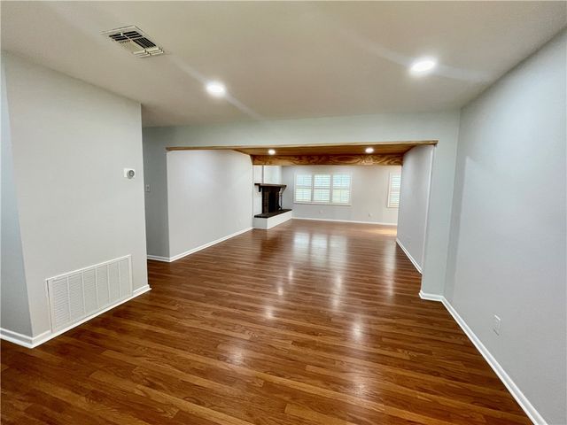 2005 Bay Ave., Rockport, TX 78382