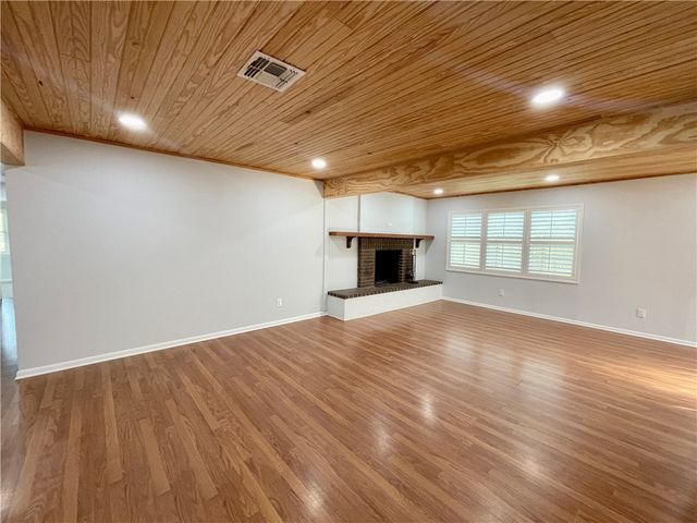 2005 Bay Ave., Rockport, TX 78382