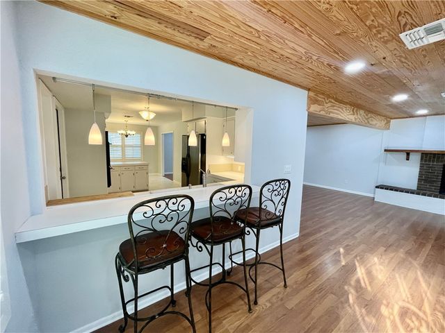 2005 Bay Ave., Rockport, TX 78382