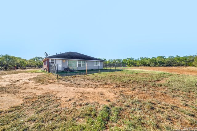 8180 FM 2146, Jourdanton, TX 78026