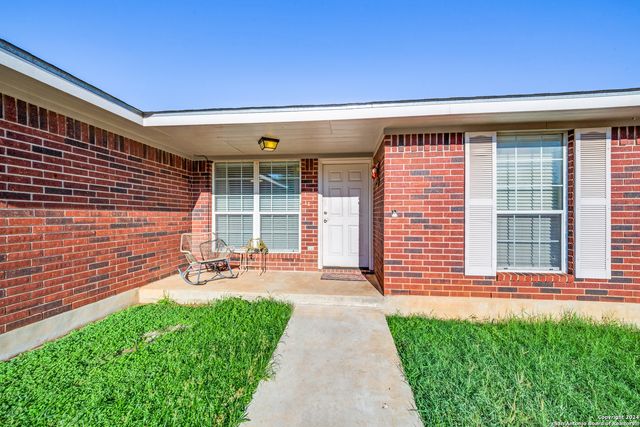 8180 FM 2146, Jourdanton, TX 78026