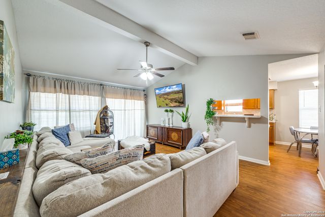 8180 FM 2146, Jourdanton, TX 78026