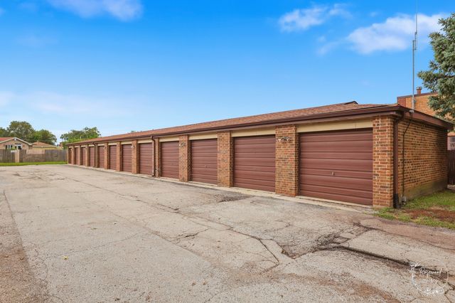 13531 Lamon Avenue 203, Crestwood, IL 60418