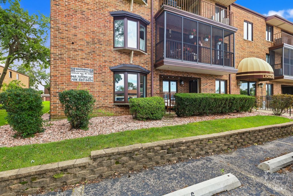 13531 Lamon Avenue 203, Crestwood, IL 60418