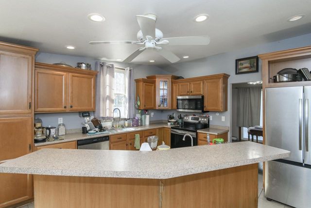 471 W South STREET, Oconomowoc, WI 53066