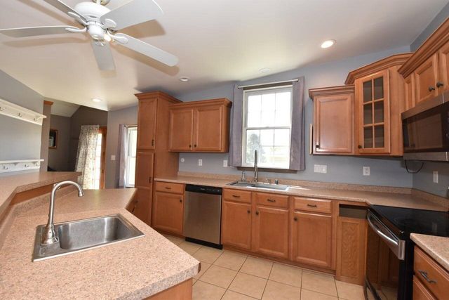 471 W South STREET, Oconomowoc, WI 53066