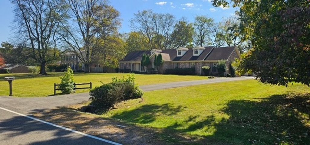 132 Choctaw Dr, Hendersonville, TN 37075