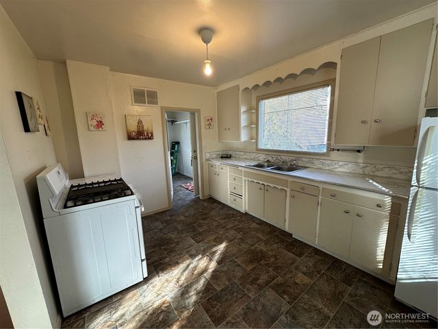 1205 E Maple Street, Bellingham, WA 98225