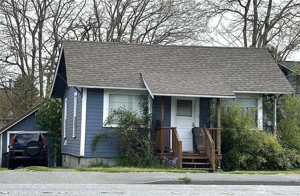 1205 E Maple Street, Bellingham, WA 98225