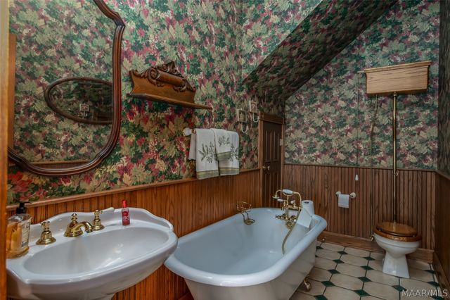 124 Glynlakes Drive, Pike Road, AL 36064