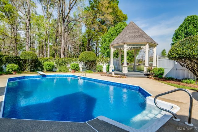 124 Glynlakes Drive, Pike Road, AL 36064