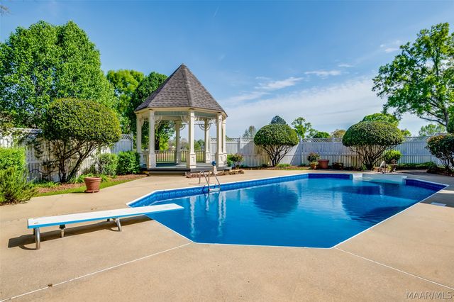 124 Glynlakes Drive, Pike Road, AL 36064